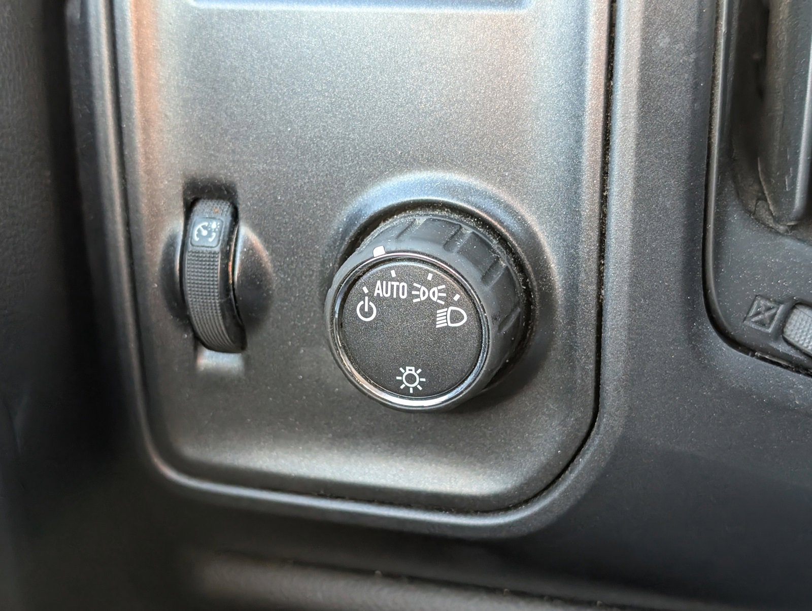 Used 2016 Chevrolet Silverado 1500 W/T w/ Trailering Package image 5