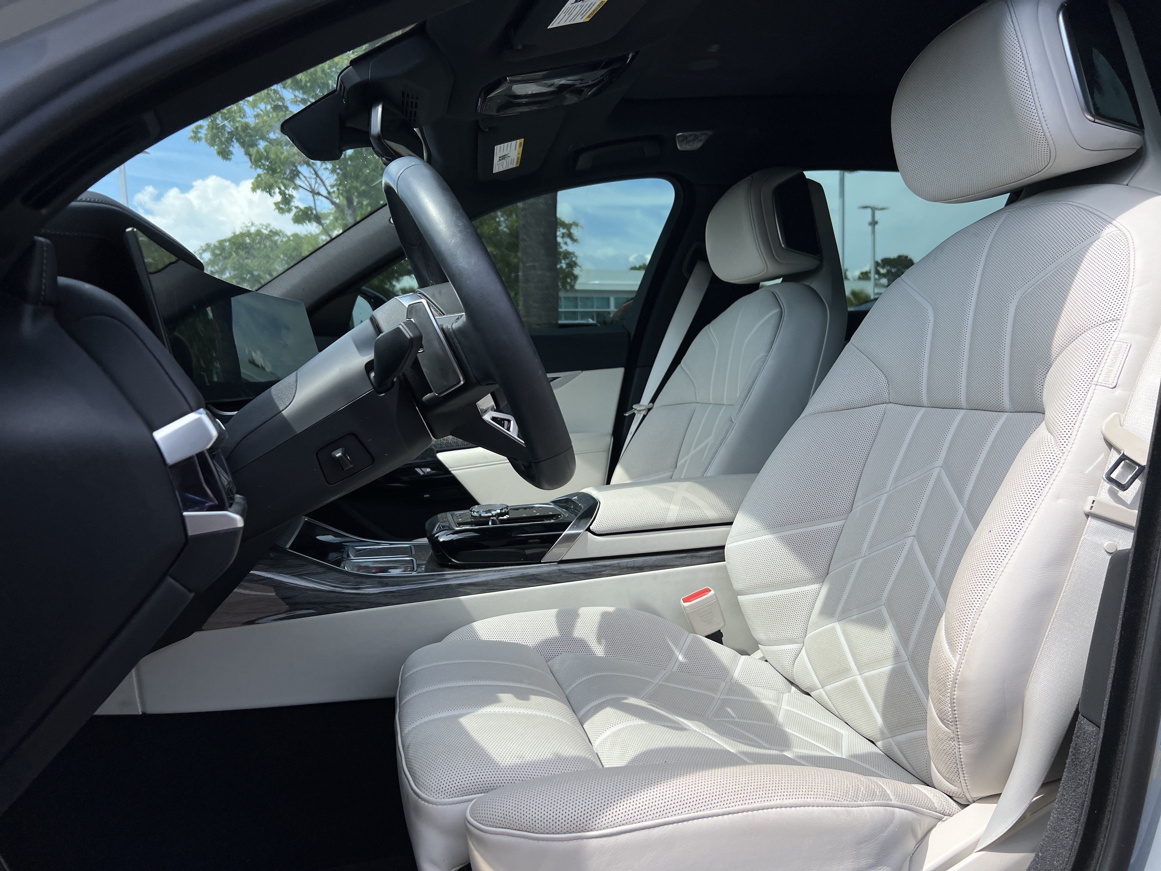 Used 2023 BMW 740i RWD image 16