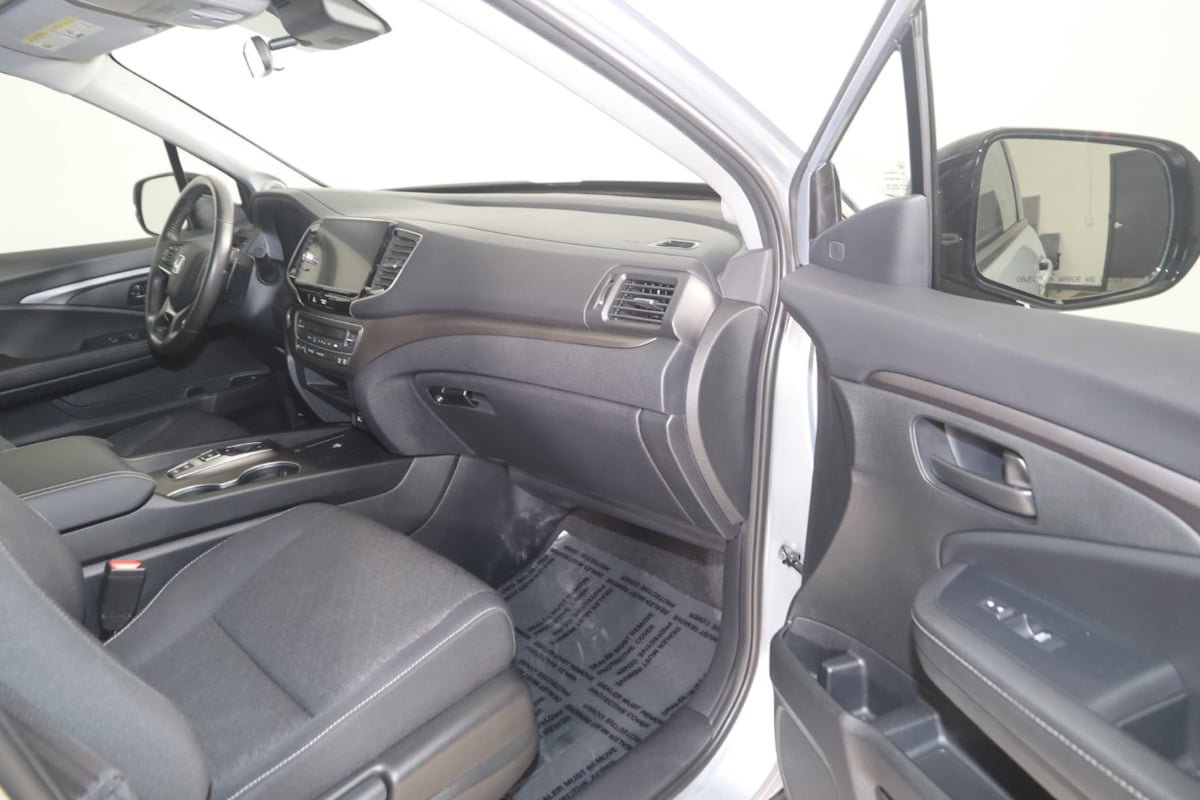 Used 2025 Honda Ridgeline Sport image 32