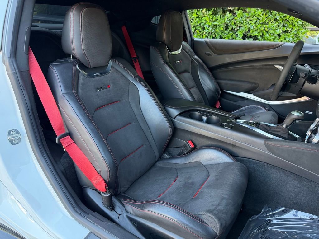 Used 2019 Chevrolet Camaro ZL1 RWD image 31