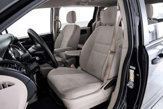 Used 2018 Dodge Grand Caravan SE w/ UConnect Hands-Free Group FWD image 25