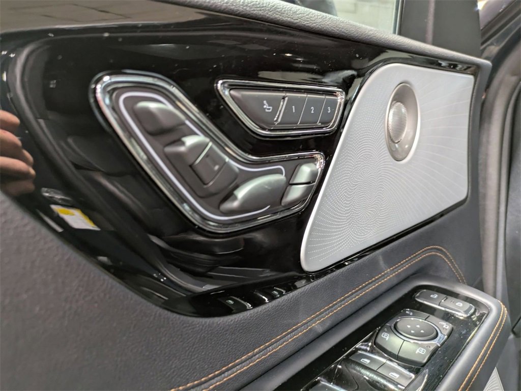 Certified 2025 Lincoln Aviator Black Label image 14