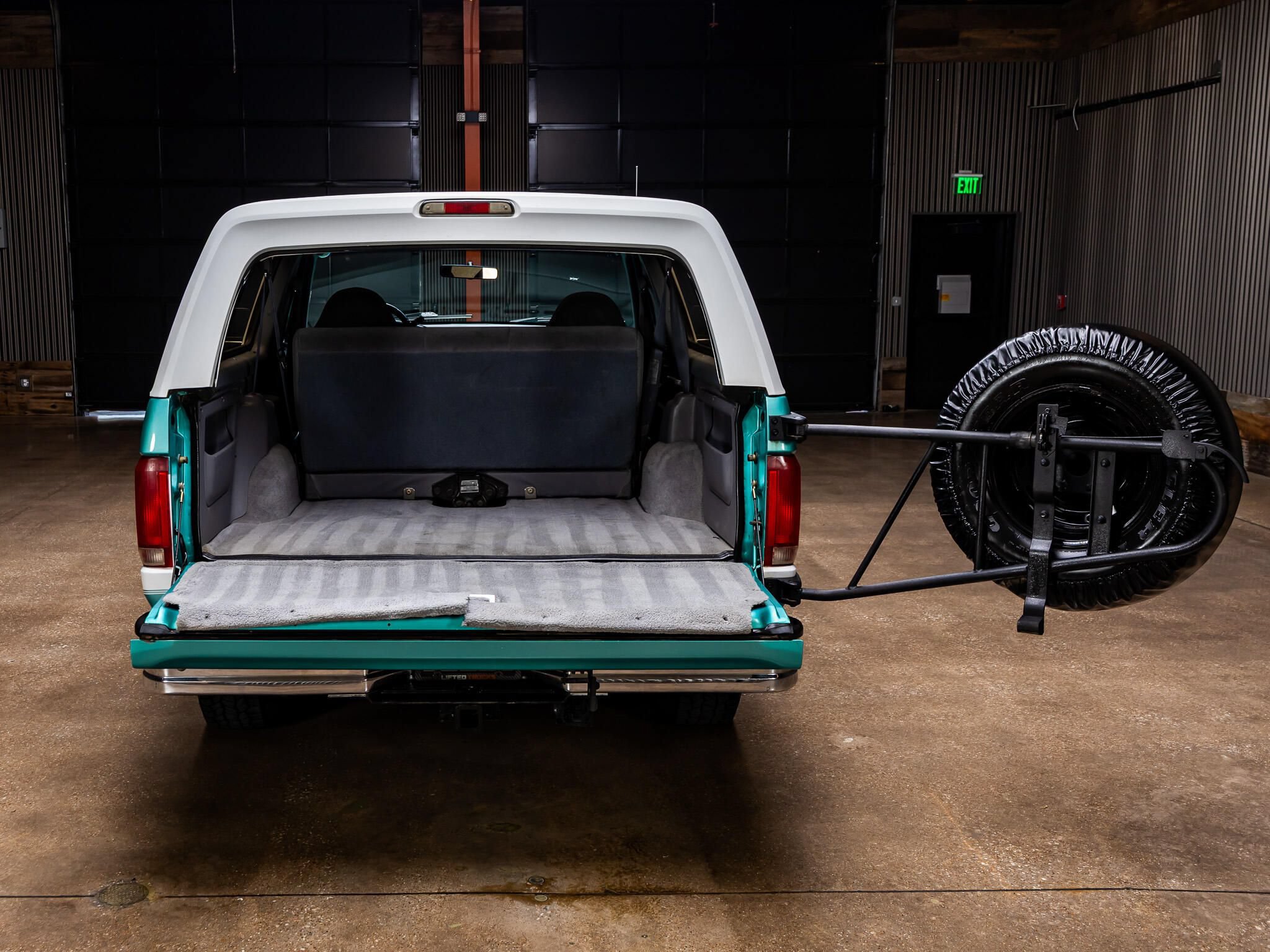 Used 1995 Ford Bronco XLT AWD/4WD image 8