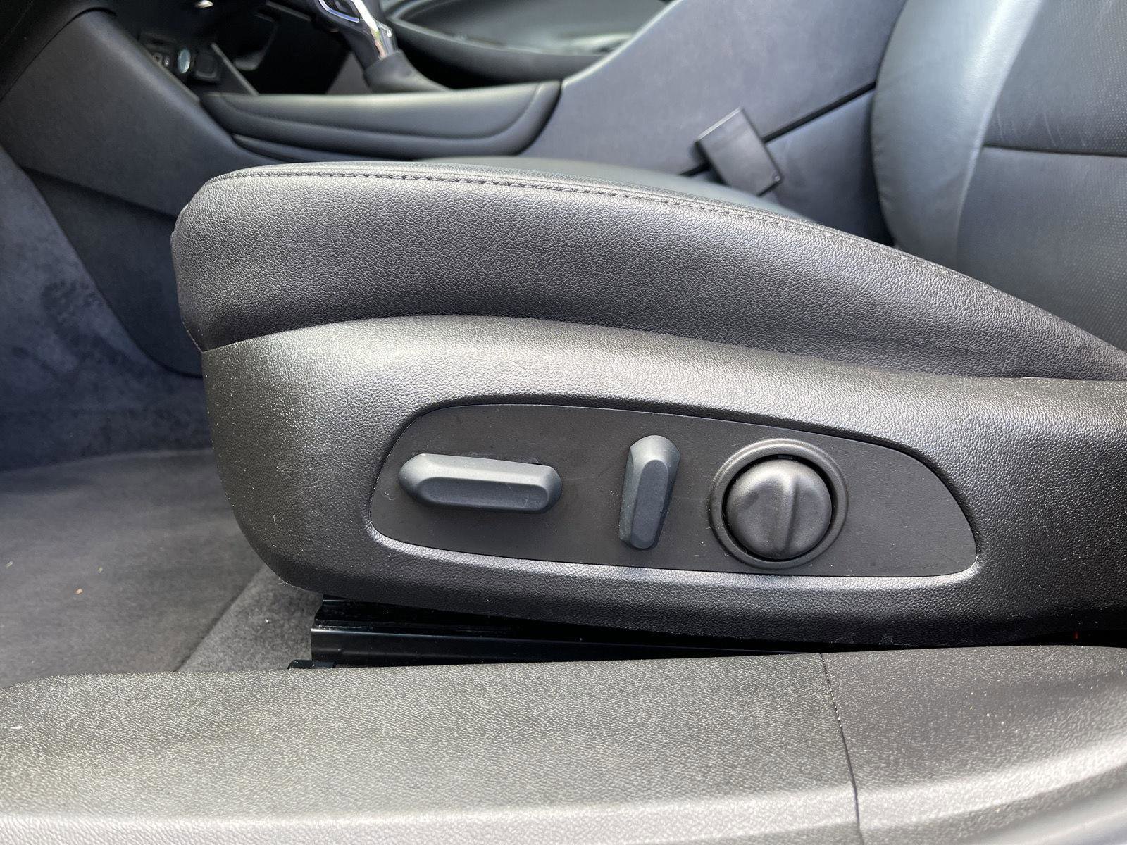 Used 2022 Chevrolet Malibu Premier FWD image 17