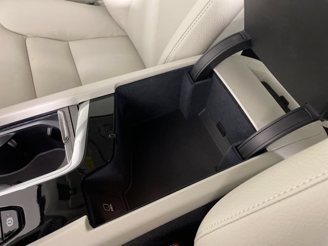 Certified 2025 Volvo XC60 T8 Plus w/ Protection Package Premier AWD/4WD image 29