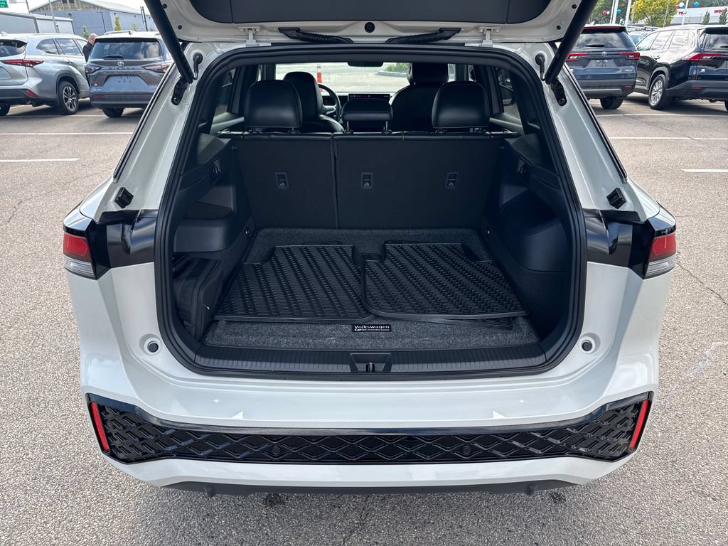 Used 2026 Volkswagen Tiguan SE R-Line AWD/4WD image 7