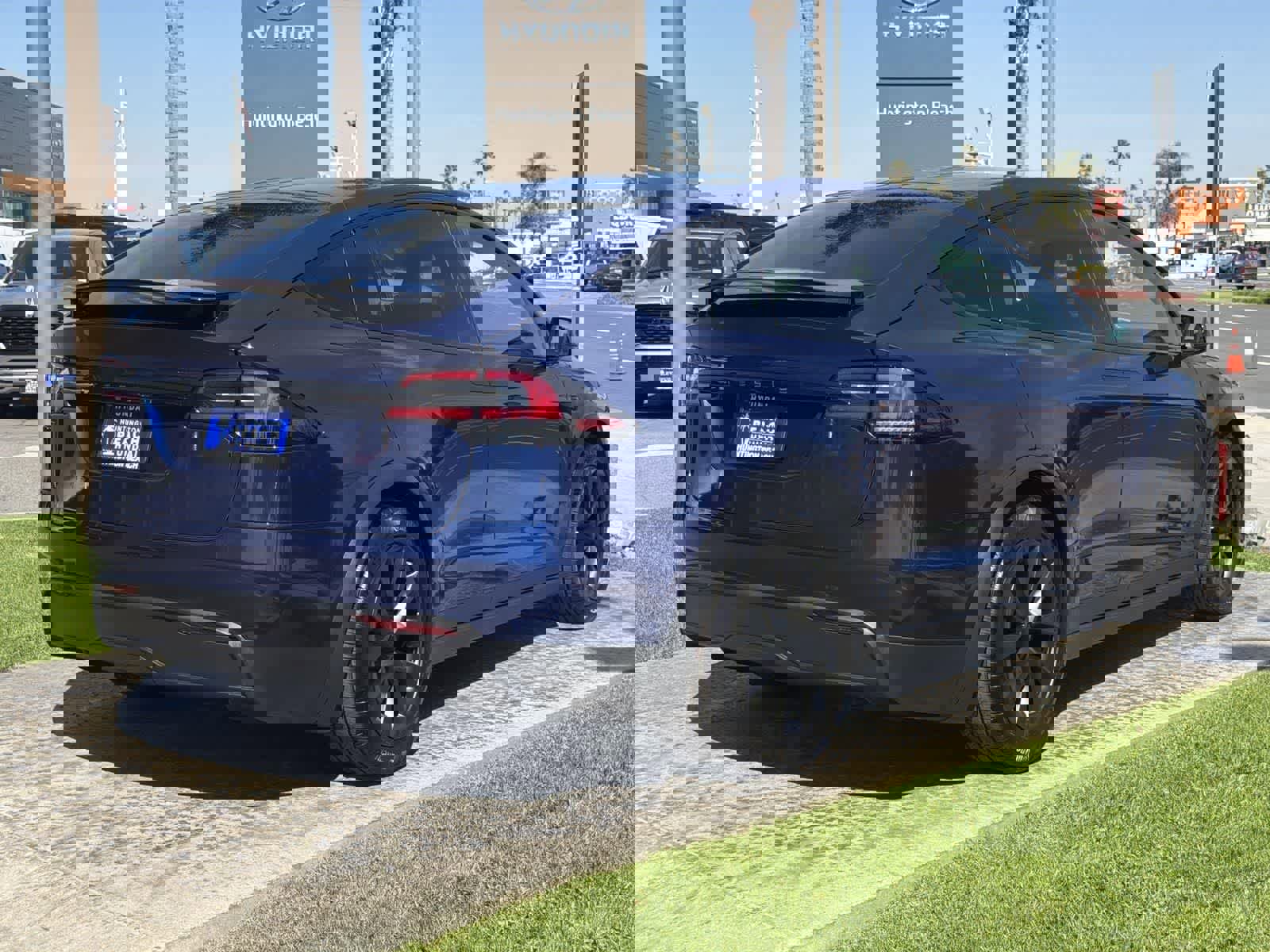 Used 2025 Tesla Model X image 6