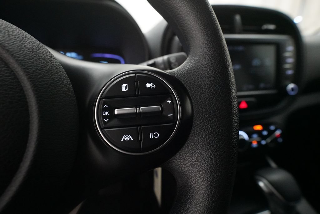 Used 2023 Kia Soul LX w/ LX Technology Package FWD image 18