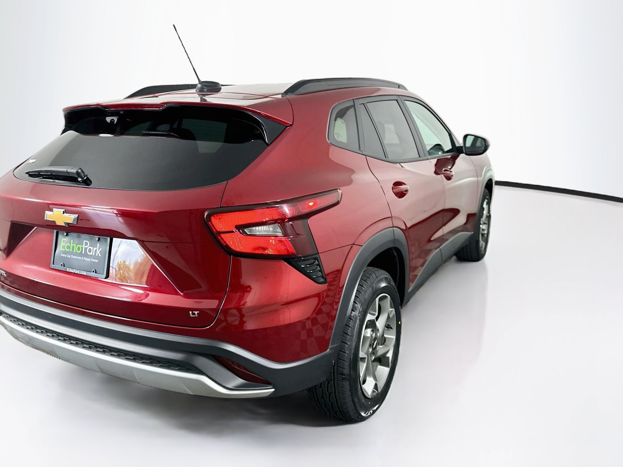 Used 2025 Chevrolet Trax LT FWD image 9