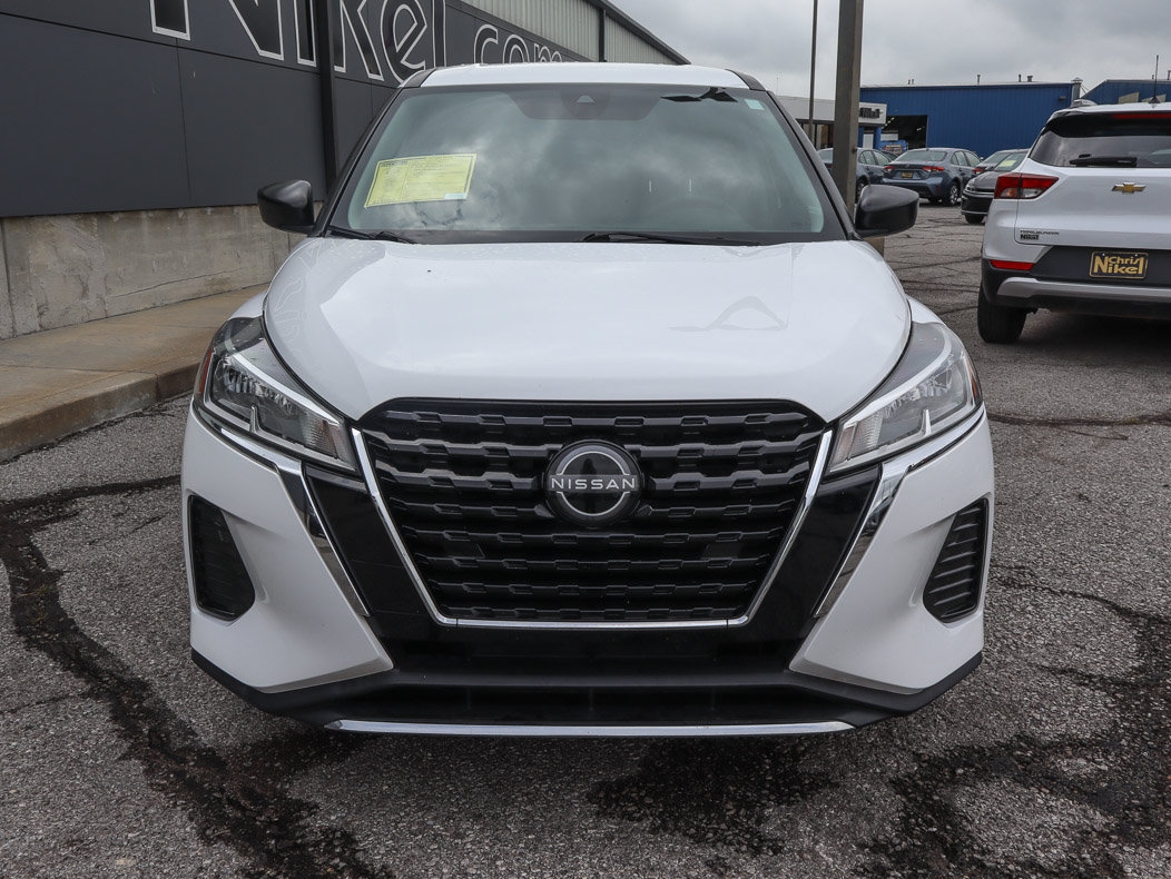 Used 2022 Nissan Kicks S FWD image 2
