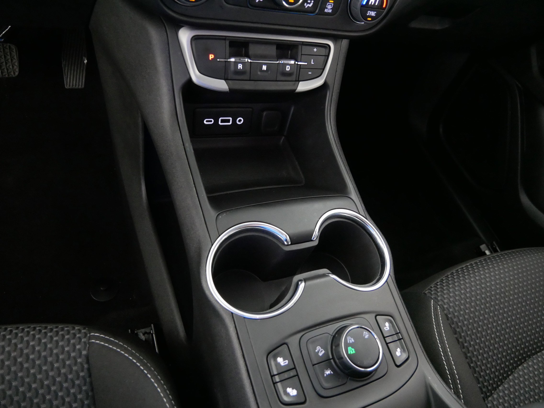 Used 2023 GMC Terrain SLE w/ Driver Convenience Package image 24