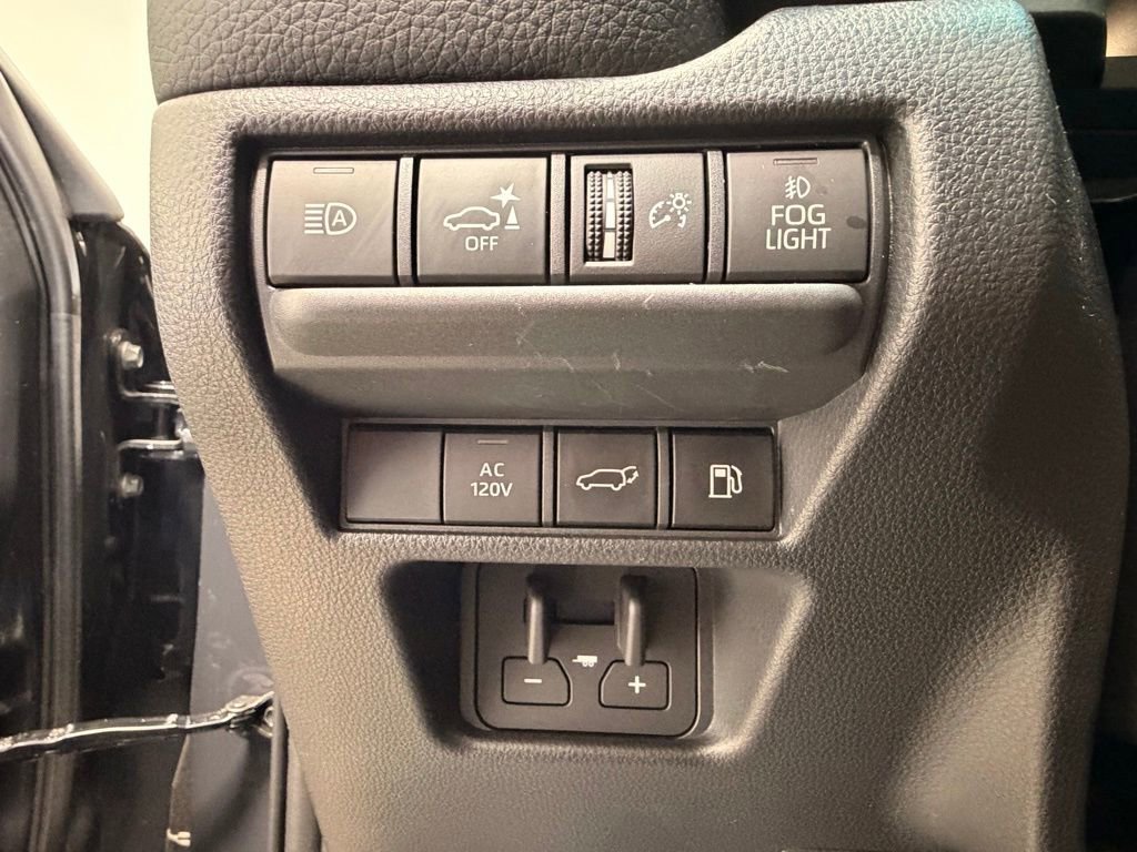 Used 2025 Toyota Land Cruiser image 21