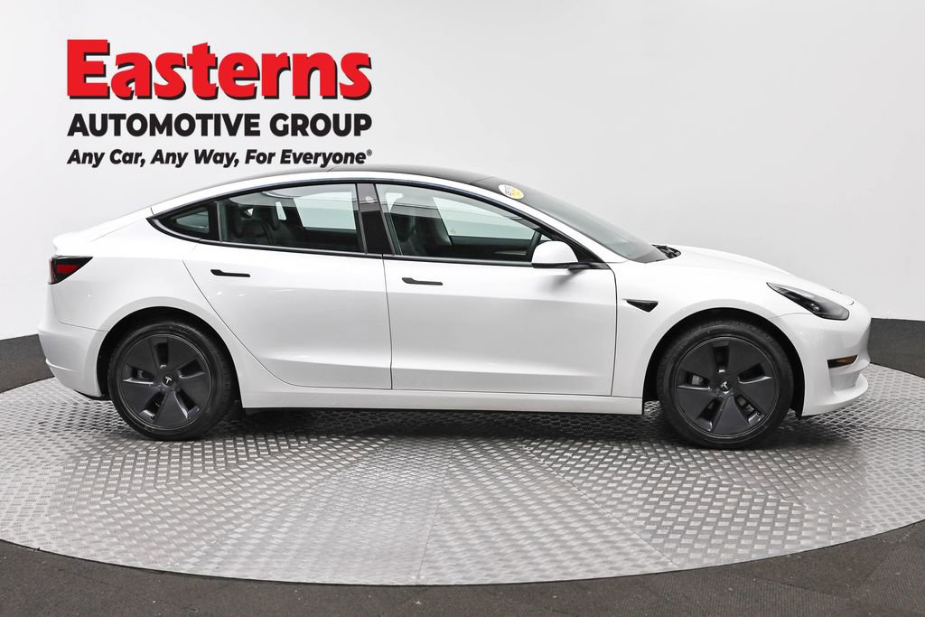 Used 2023 Tesla Model 3 Standard Range image 4