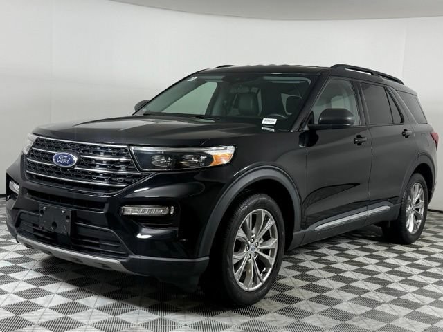 Used 2023 Ford Explorer XLT w/ Equipment Group 202A RWD image 2