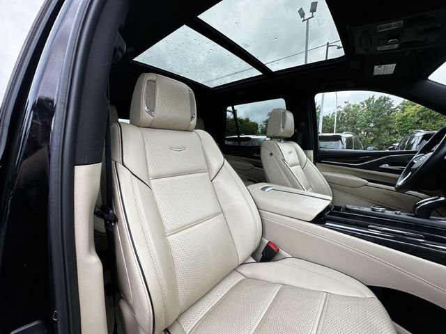Used 2024 Cadillac Escalade Premium Luxury AWD/4WD image 35