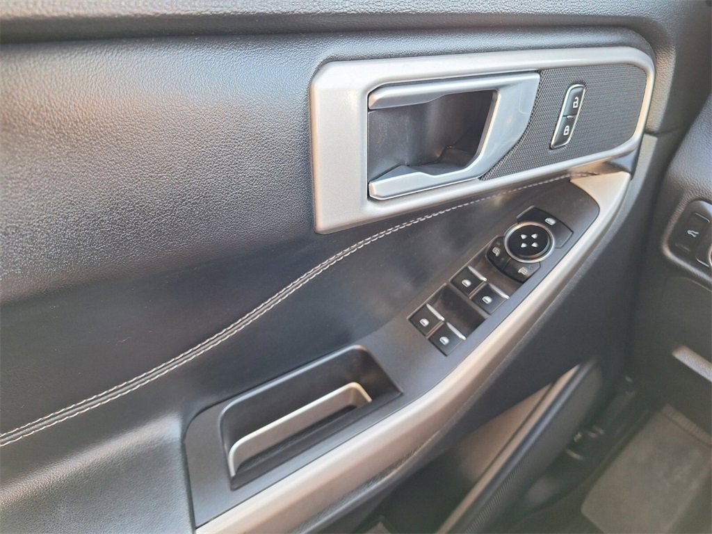 Used 2022 Ford Explorer XLT w/ Equipment Group 202A image 17