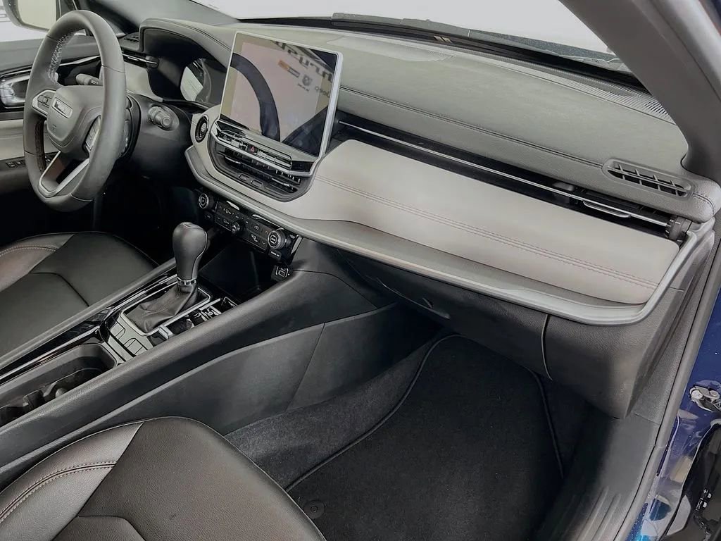 Used 2024 Jeep Compass Limited image 28