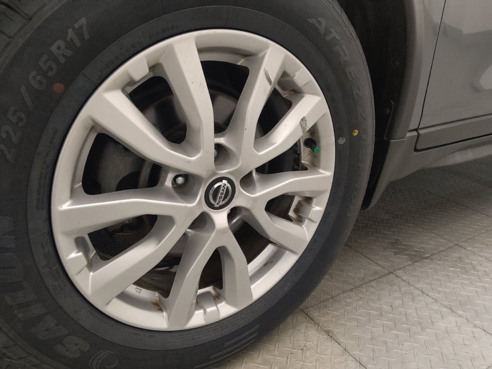 Used 2020 Nissan Rogue S w/ Special Edition Package FWD image 31