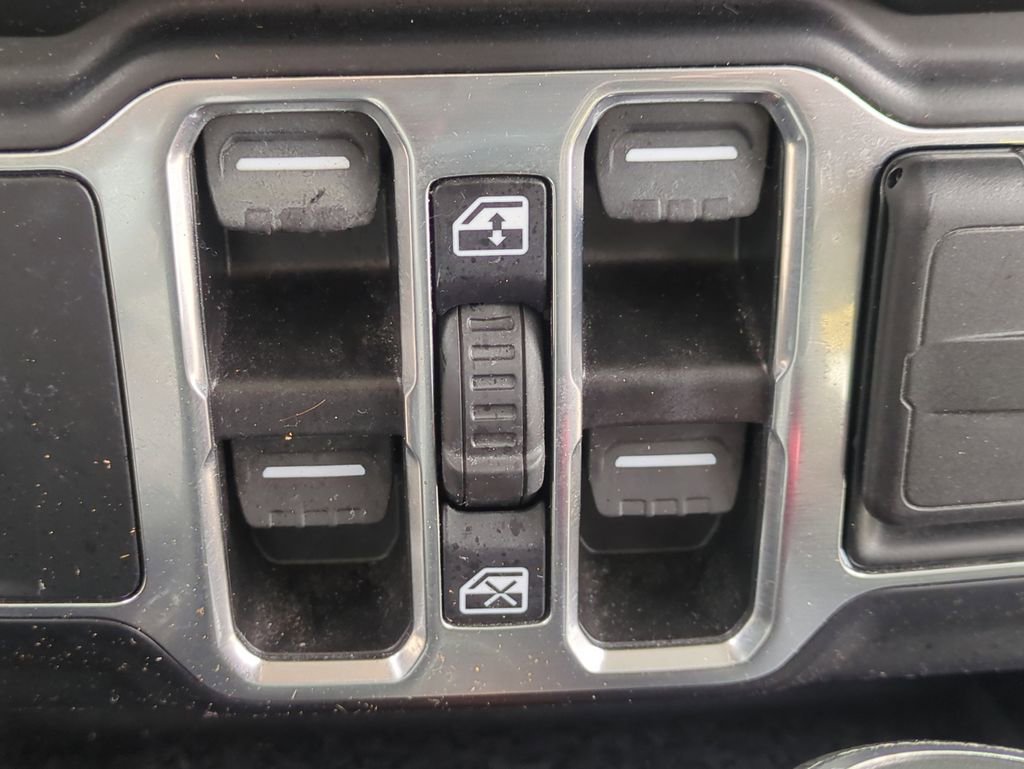 Used 2022 Jeep Wrangler Unlimited Sport w/ Xtreme Recon 35" Tire Package image 27