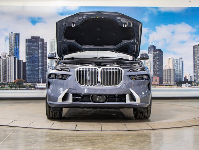 Used 2025 BMW X7 xDrive40i w/ Premium Package image 4