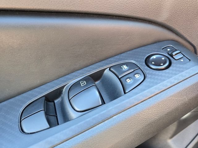 Used 2025 Nissan Altima 2.5 SV FWD image 39