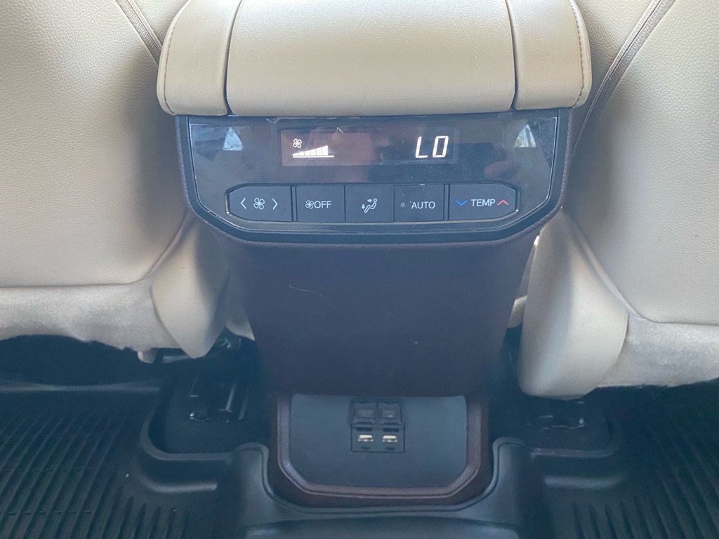 Used 2020 Toyota Highlander XLE FWD image 33
