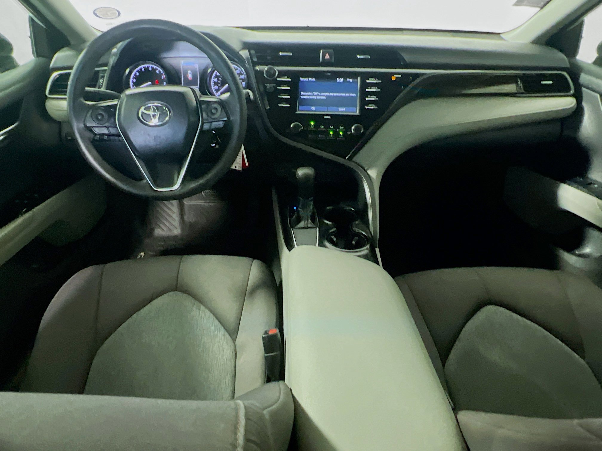 Used 2020 Toyota Camry L image 29