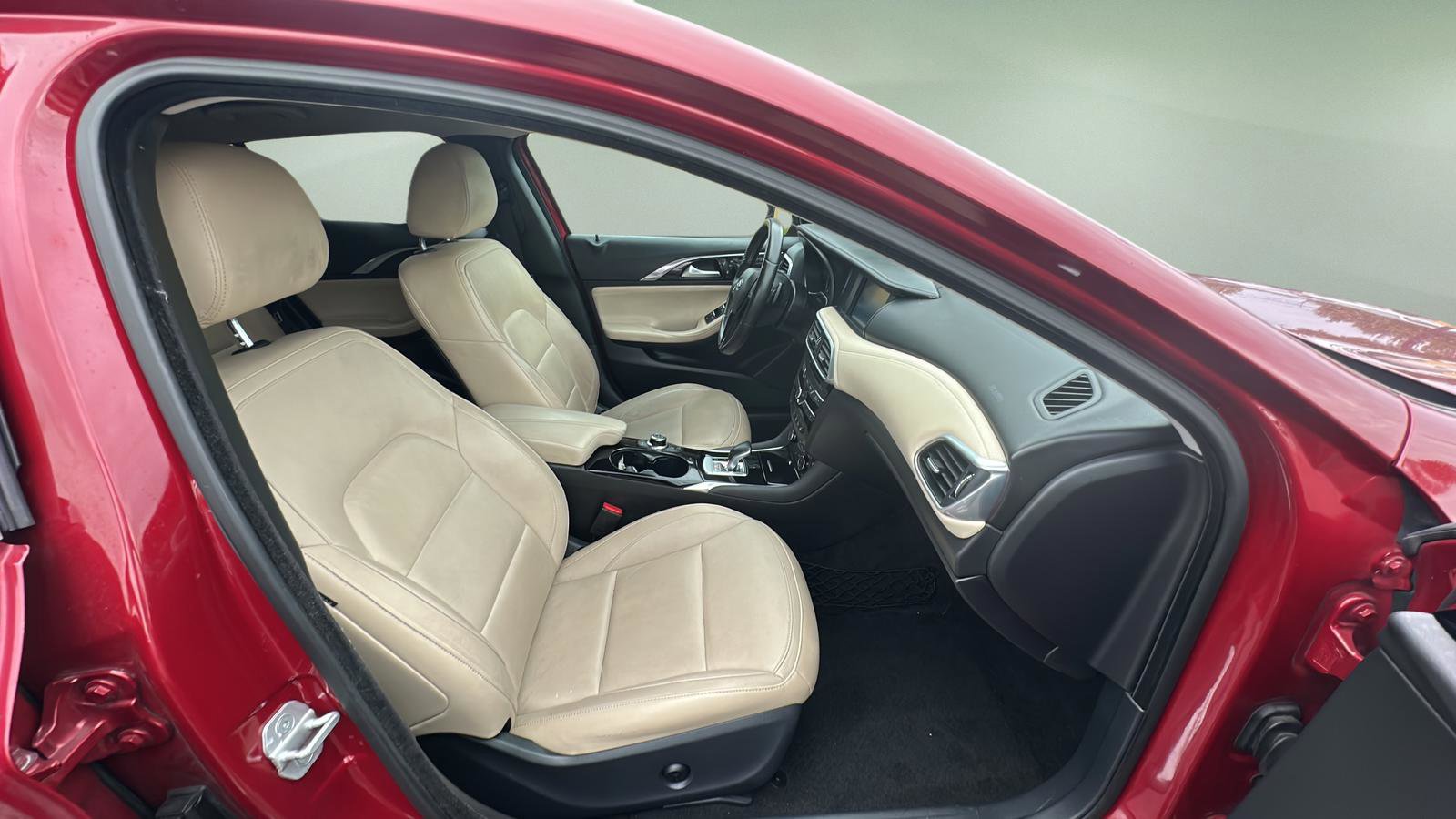 Used 2018 INFINITI QX30 Premium w/ Navigation Package image 16