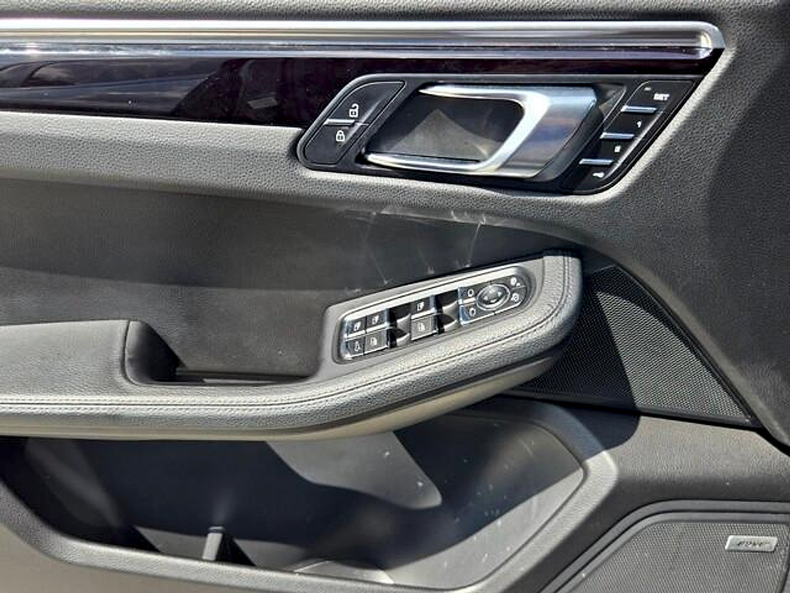 Used 2019 Porsche Macan AWD/4WD image 25