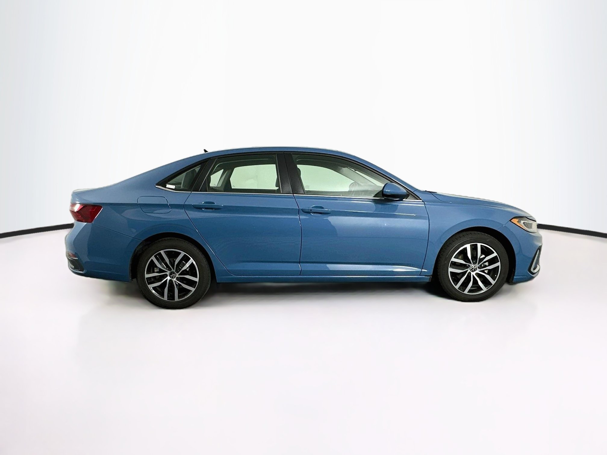 Used 2025 Volkswagen Jetta SE FWD image 10