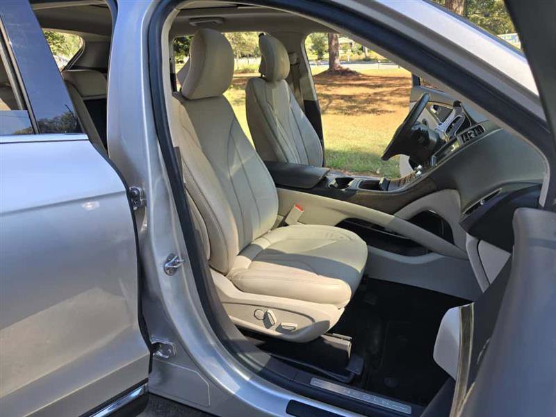 Used 2017 Lincoln MKX Reserve w/ Lincoln MKX Climate Package image 26