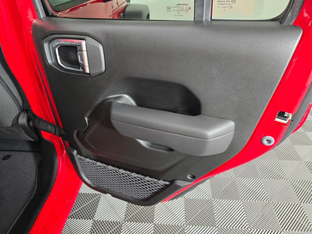 Used 2025 Jeep Wrangler Sport S image 41