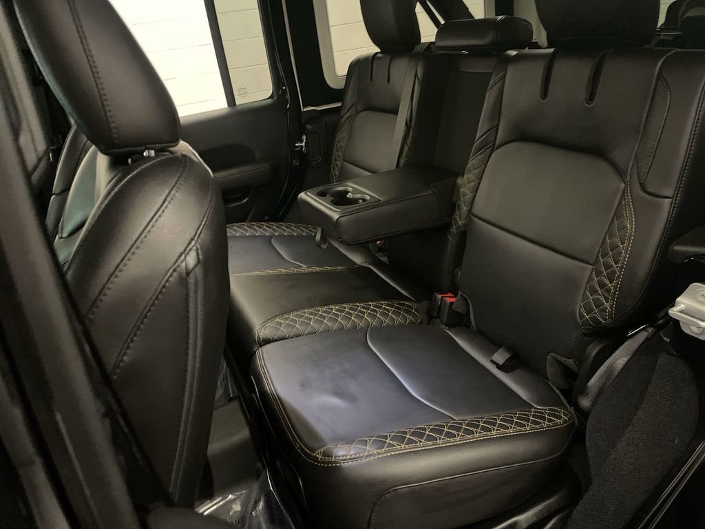 Used 2023 Jeep Wrangler Unlimited Sahara AWD/4WD image 18