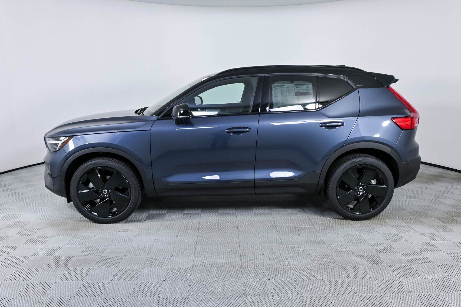 New 2026 Volvo XC40 B5 Ultra w/ Protection Package Premier AWD/4WD image 2