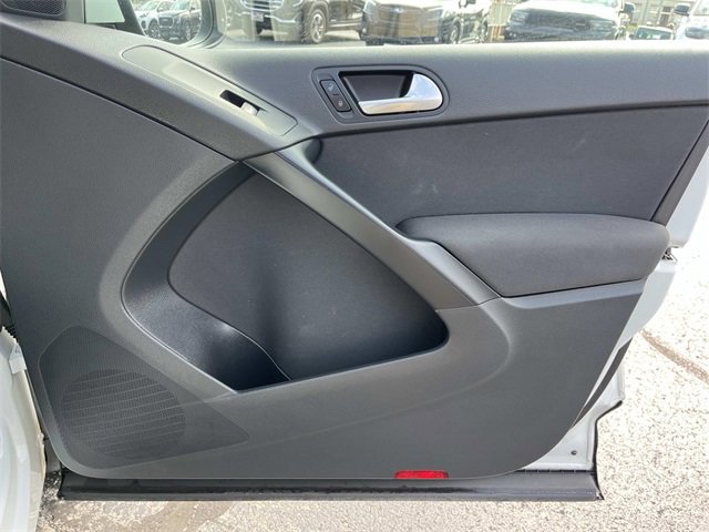 Used 2017 Volkswagen Tiguan Limited w/ Premium Package image 25