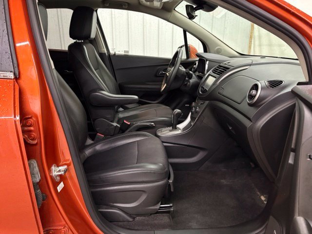 Used 2016 Chevrolet Trax LT w/ LT Sun and Sound Package AWD/4WD image 11