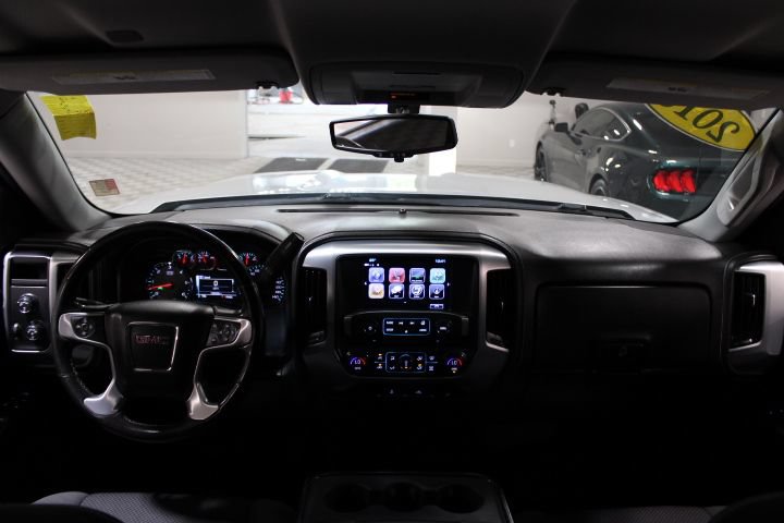 Used 2018 GMC Sierra 1500 SLE w/ SLE Value Package AWD/4WD image 2