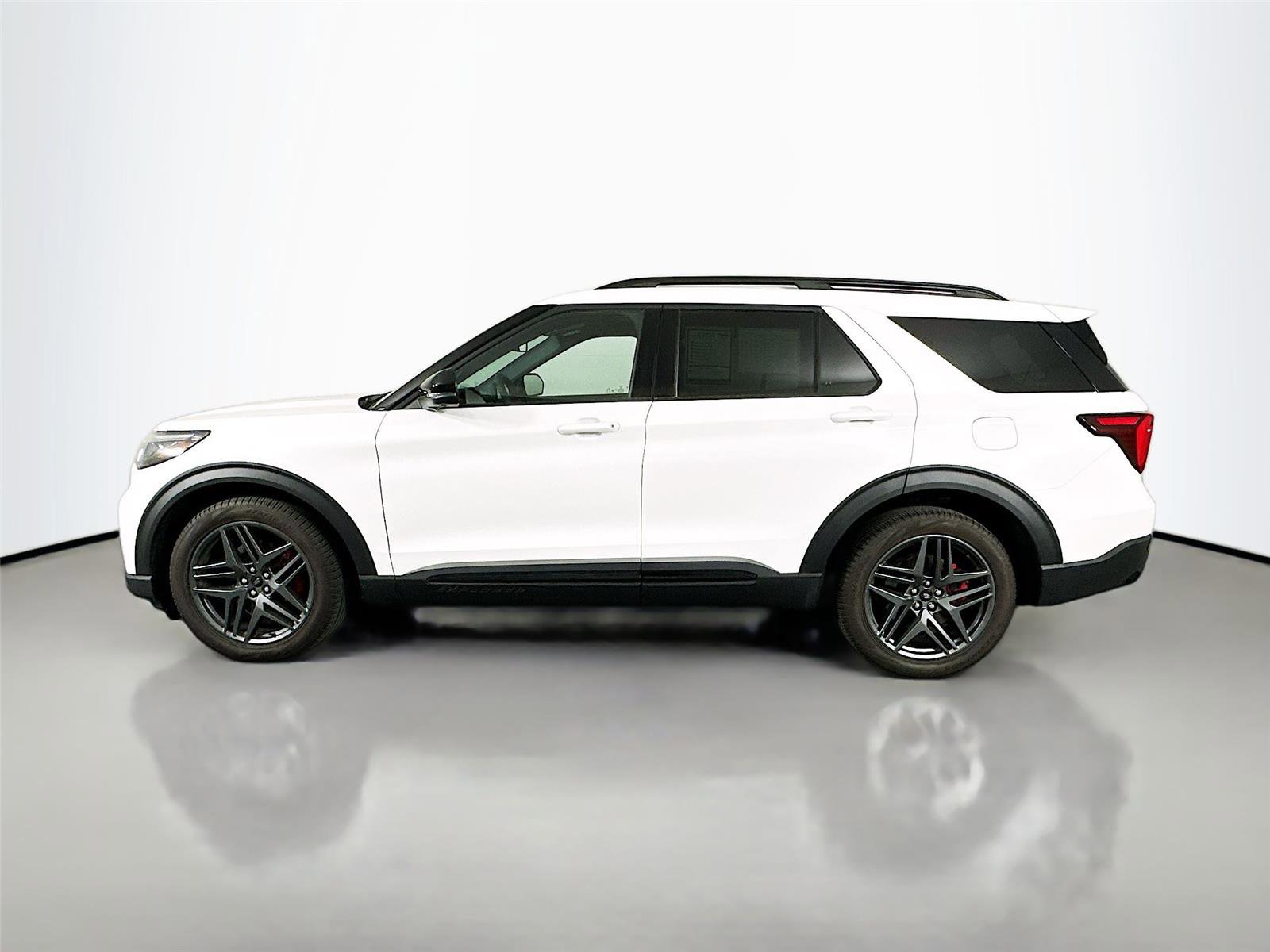 Used 2025 Ford Explorer ST AWD/4WD image 8