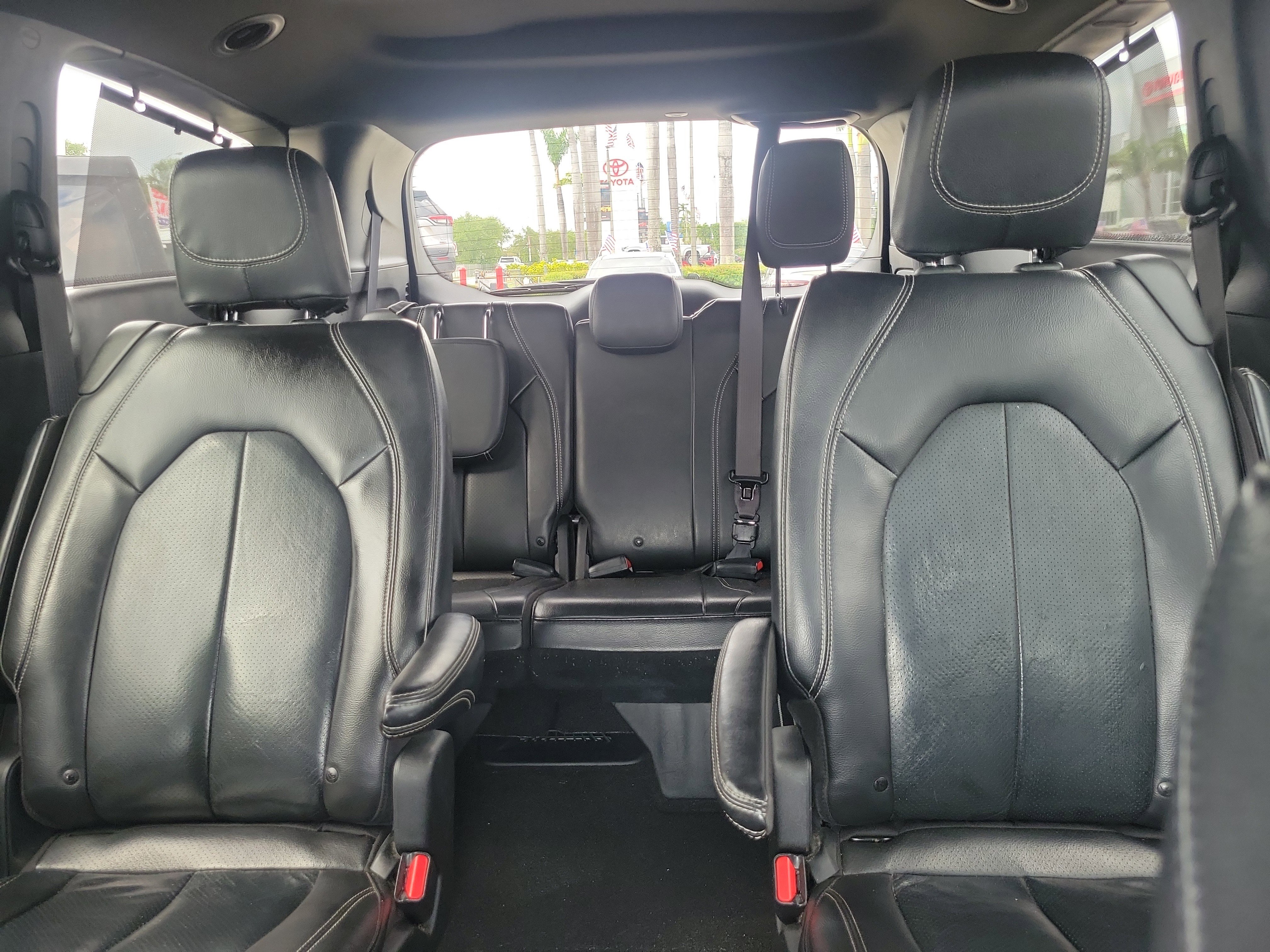 Used 2021 Chrysler Pacifica Touring-L w/ Uconnect Theater Family Group image 22