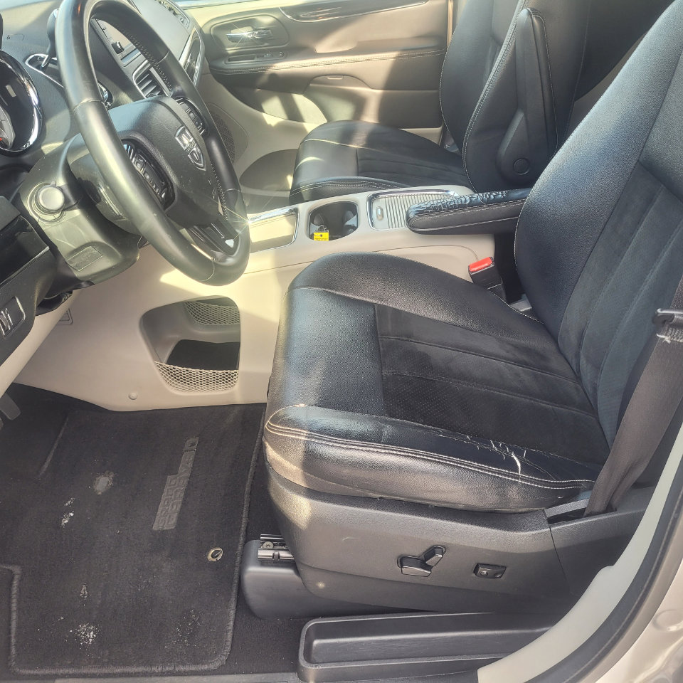 Used 2017 Dodge Grand Caravan SXT image 11