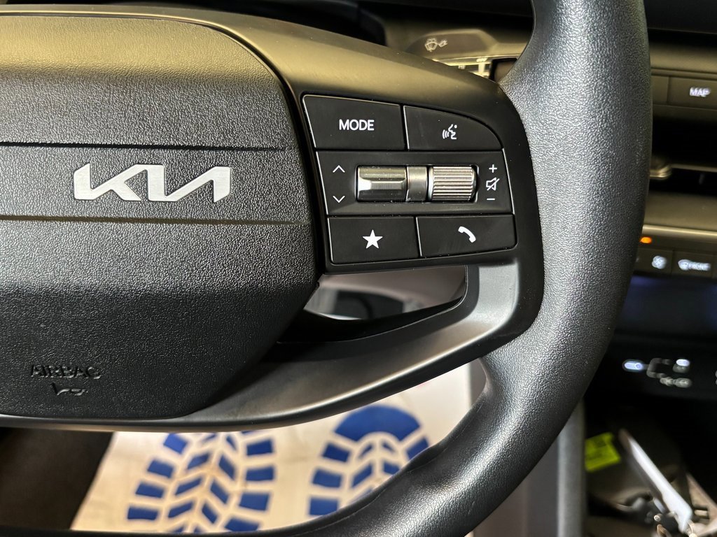 Used 2025 Kia K4 LXS image 11