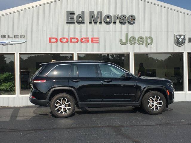 Used 2023 Jeep Grand Cherokee Limited AWD/4WD image 2