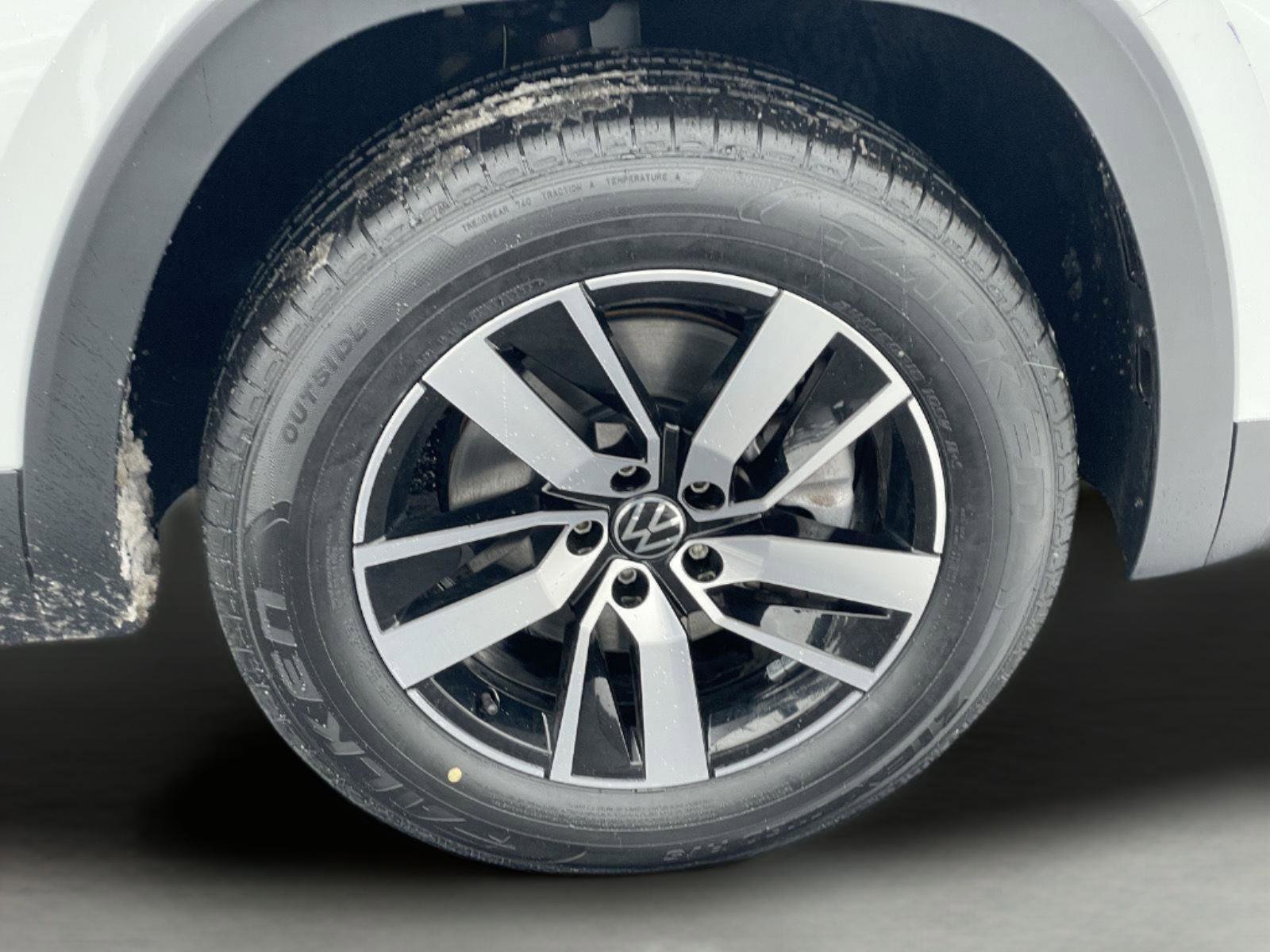 Used 2023 Volkswagen Atlas SE image 11