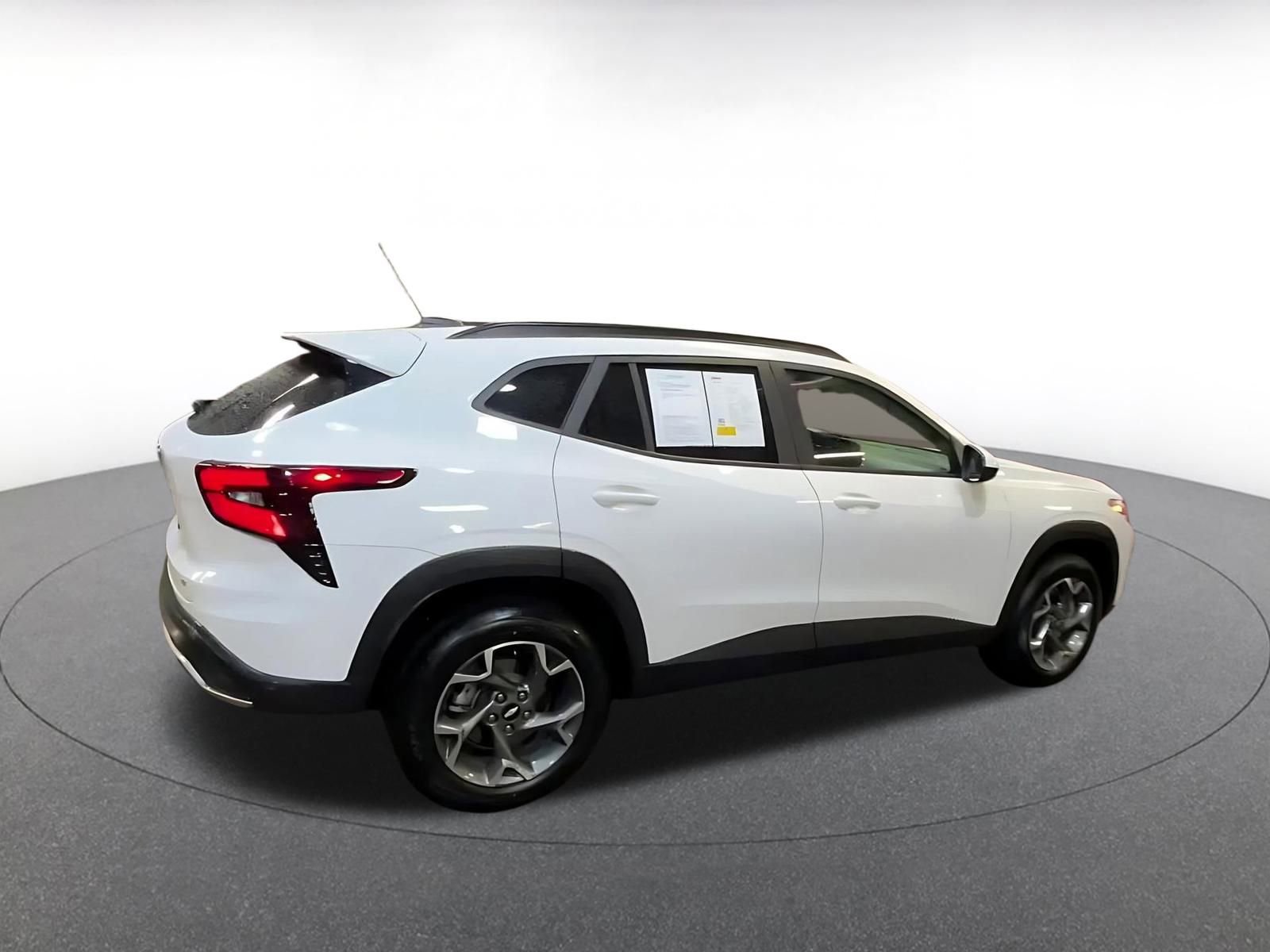 Used 2025 Chevrolet Trax LT image 14