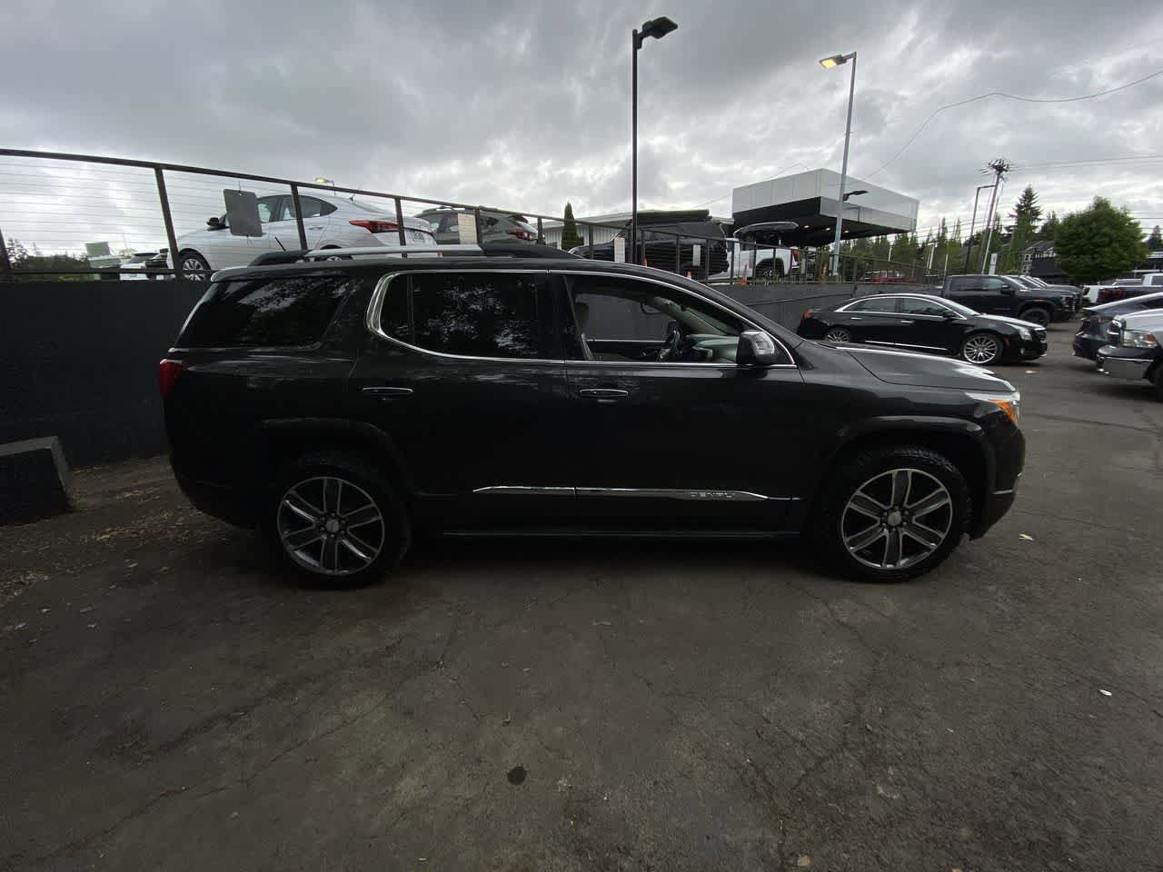 Used 2018 GMC Acadia Denali w/ Technology Package AWD/4WD image 7