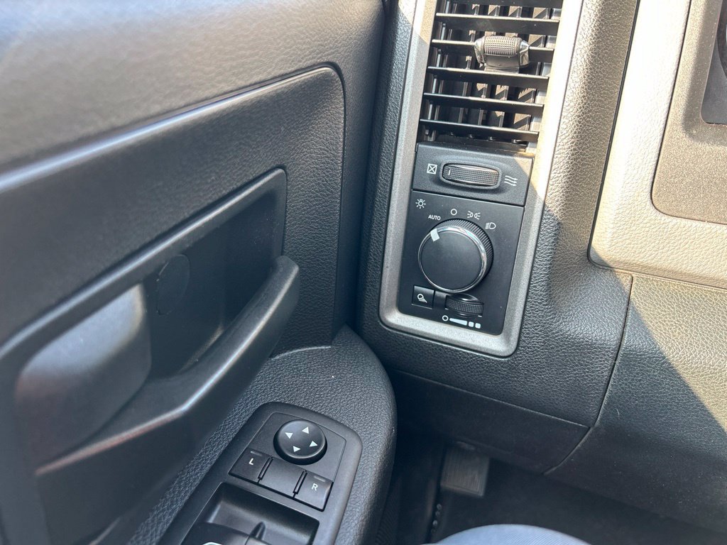 Used 2014 RAM 2500 Tradesman w/ Chrome Appearance Group AWD/4WD image 18