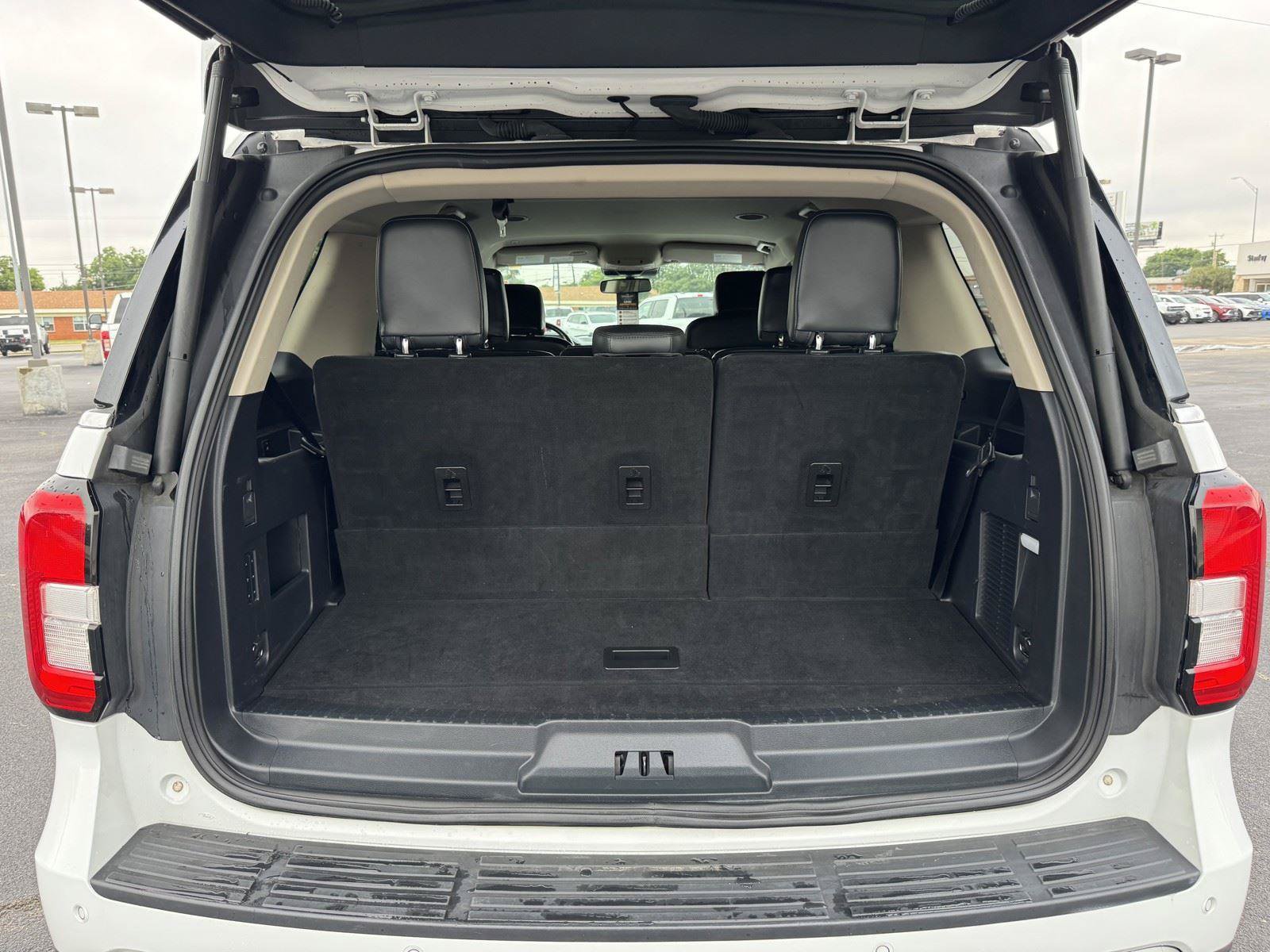 Used 2024 Ford Expedition XLT AWD/4WD image 36