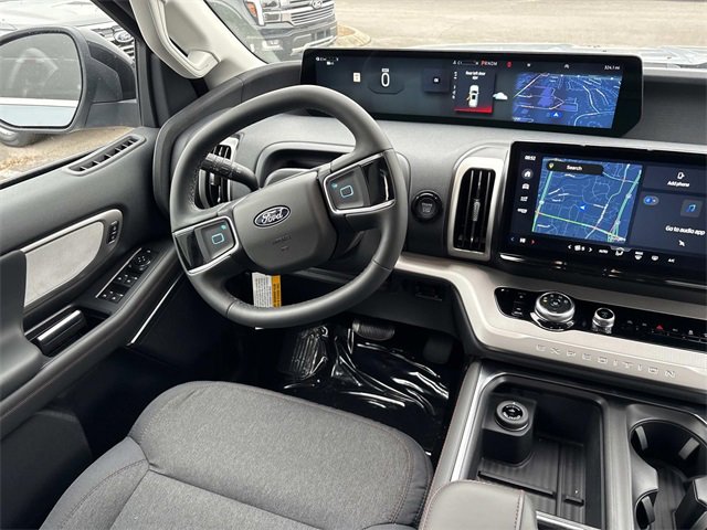 New 2025 Ford Expedition Active image 14