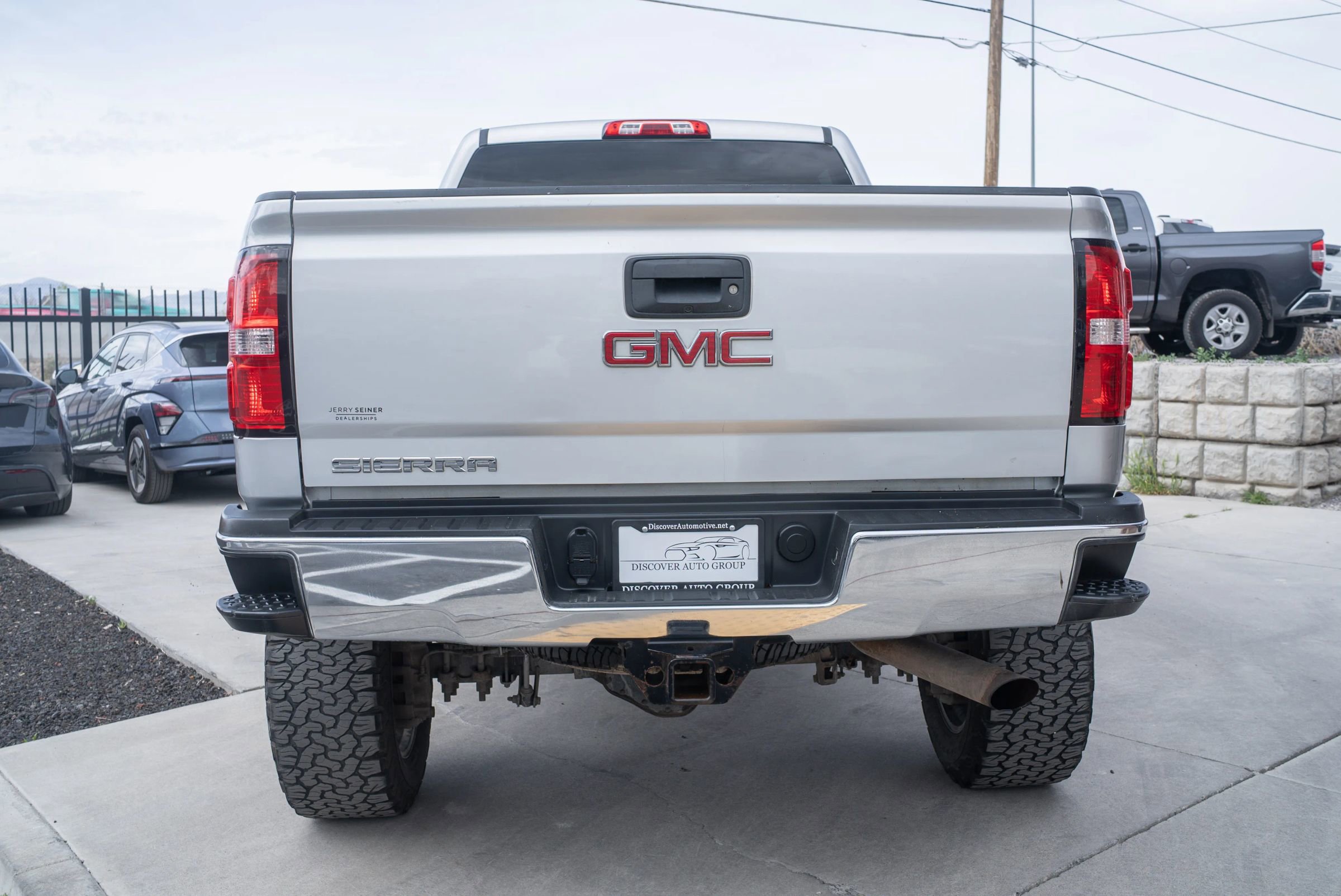 Used 2015 GMC Sierra 2500 SLT w/ Suspension Package, Off-Road AWD/4WD image 6