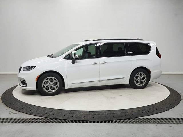 Used 2023 Chrysler Pacifica Limited FWD image 4